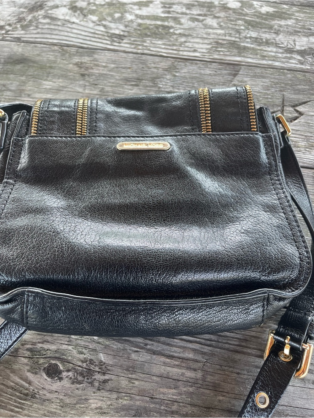 Michael KORS Black Leather Crossbody Bag with Gold Zipper Trim glazed leather - Picture 5 of 6
